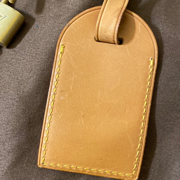 - Authentic LOUIS VUITTON NAME BUNDLE TAG AND POIGNET SET With Lock and key #312 - Picture 4 of 7